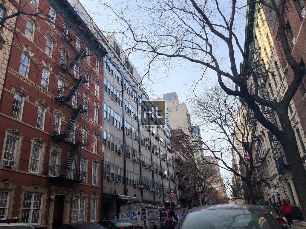 East 21st Street - Photo 27