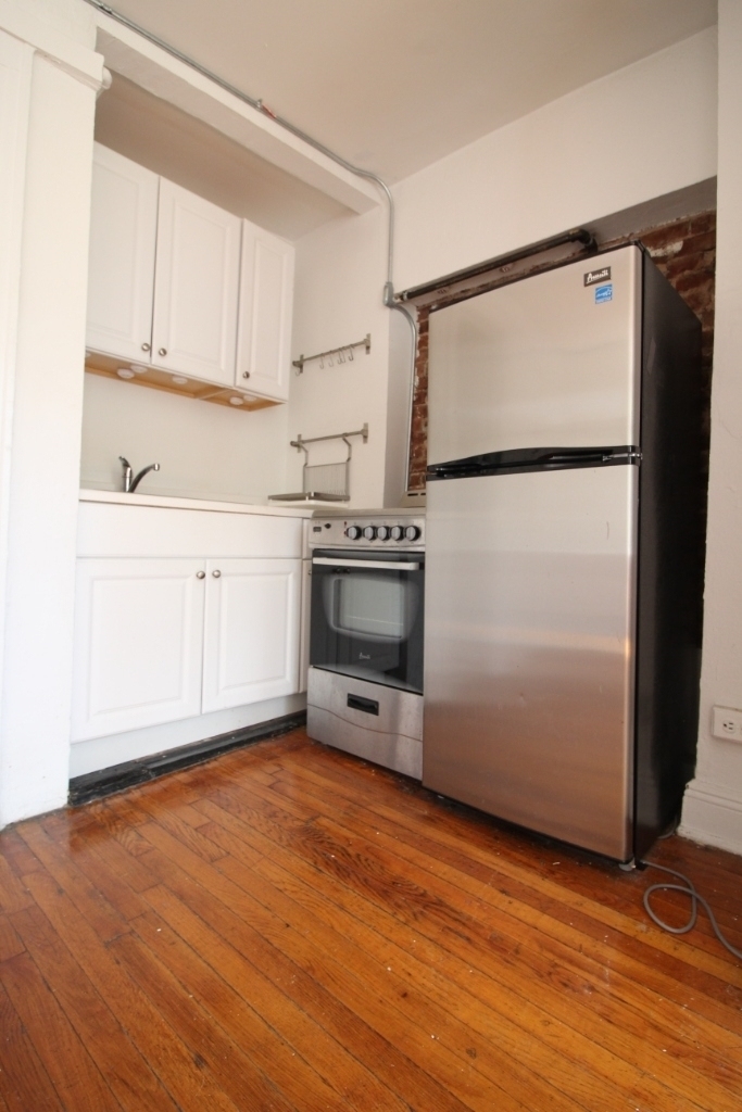 323 West 4th Street - Photo 1