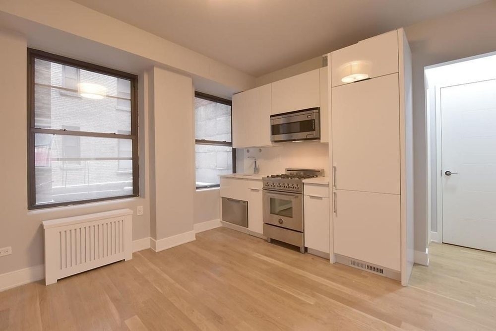 308 West 30th Street - Photo 0