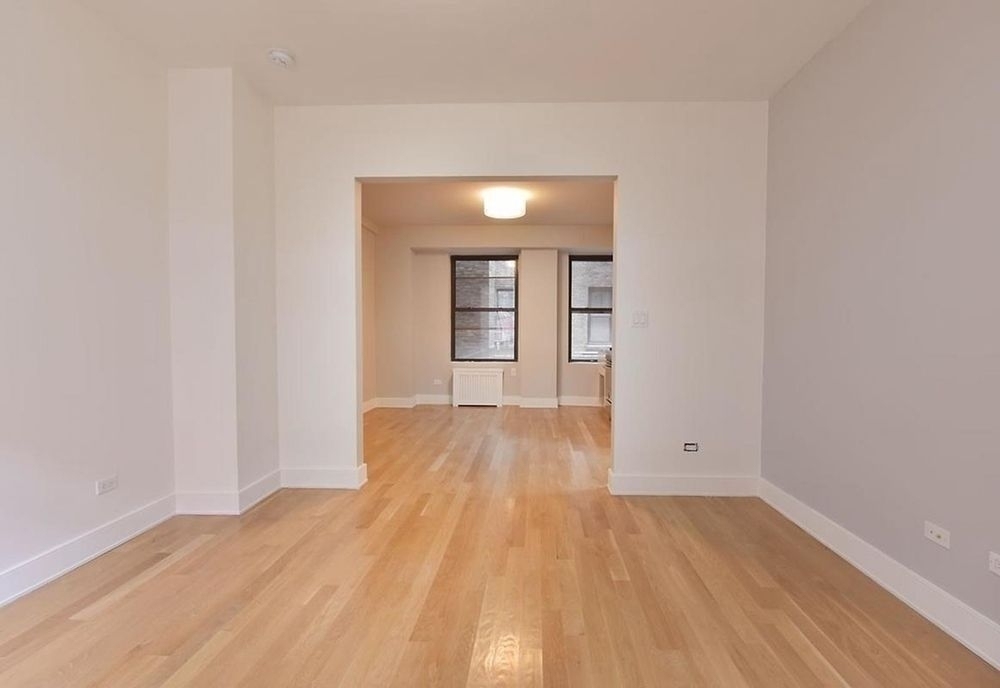 308 West 30th Street - Photo 2