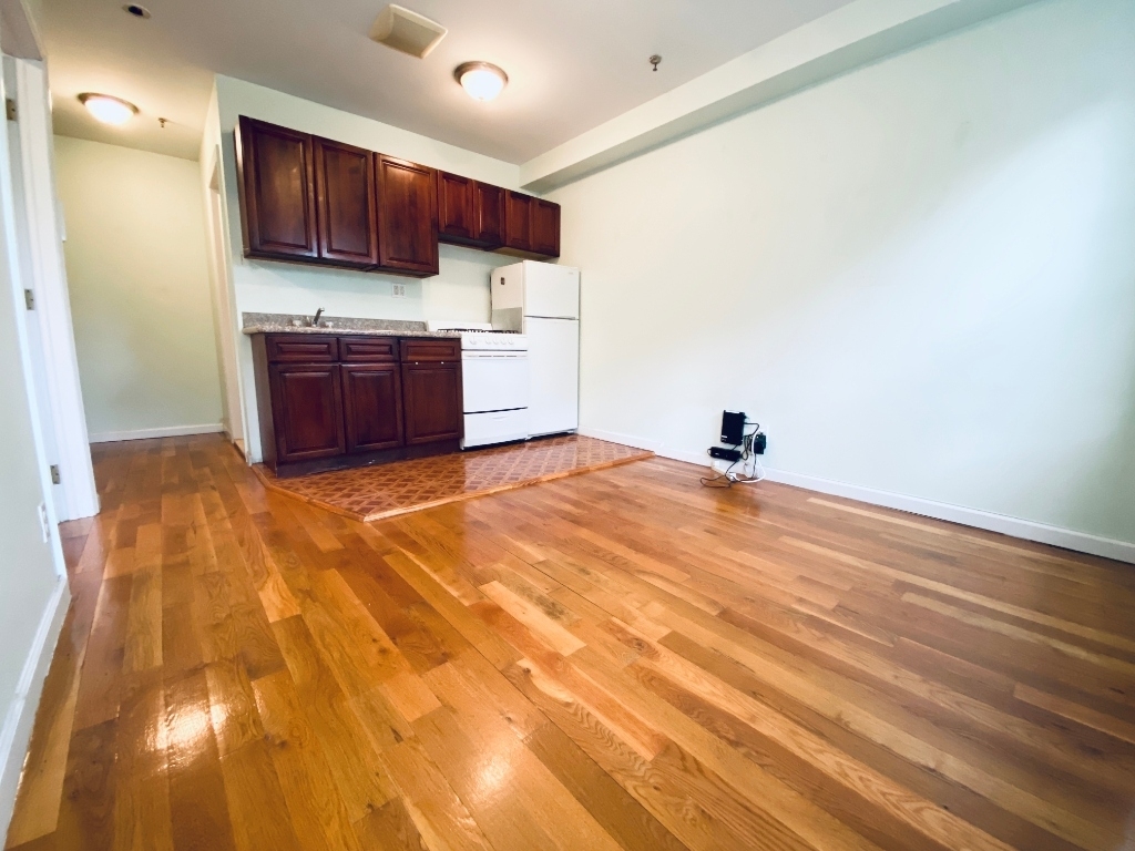 813 Dekalb Avenue - Photo 4