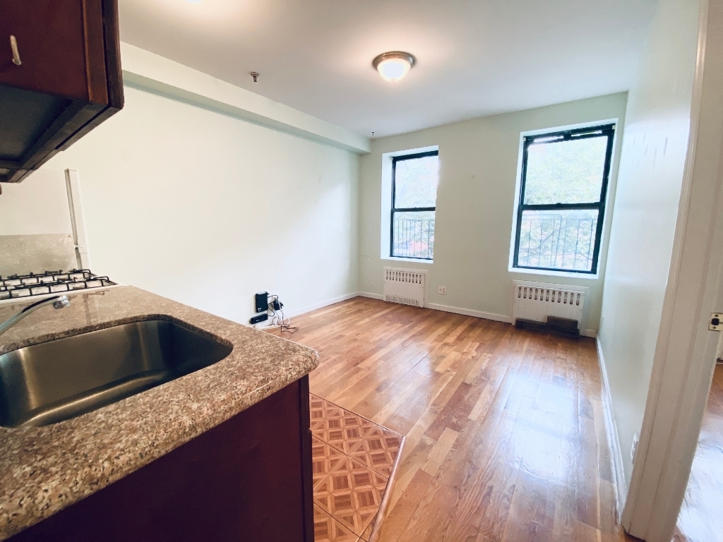 813 Dekalb Avenue - Photo 1