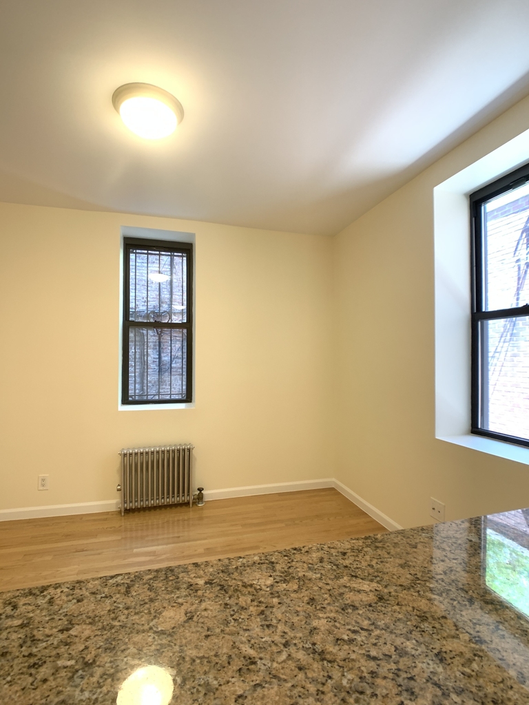 305 West 45th St - Photo 4