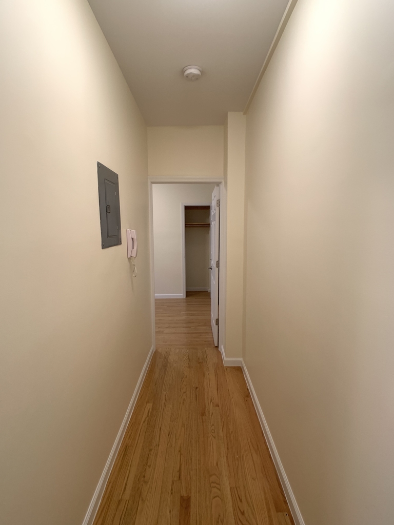 305 West 45th St - Photo 5