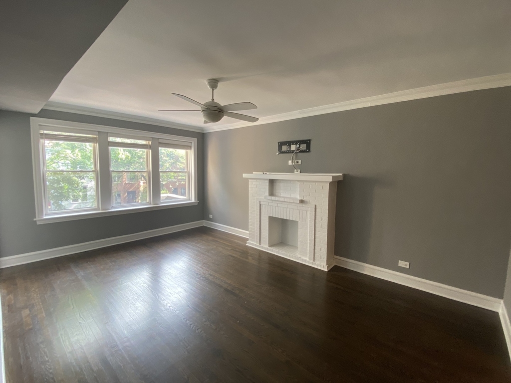 907 West Wrightwood Avenue - Photo 1