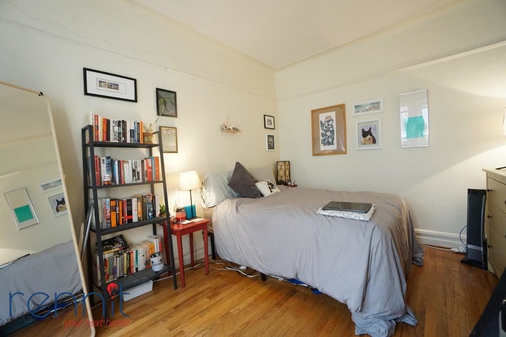 370 Bedford Avenue - Photo 2