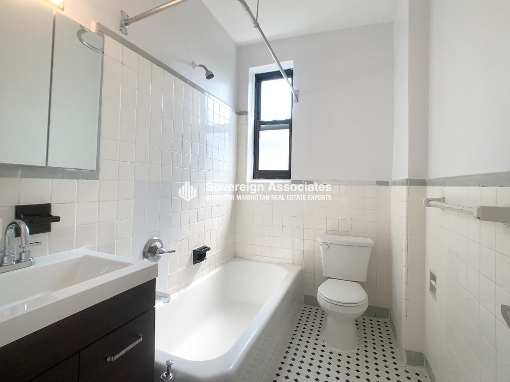 3240 Henry Hudson Parkway East - Photo 3