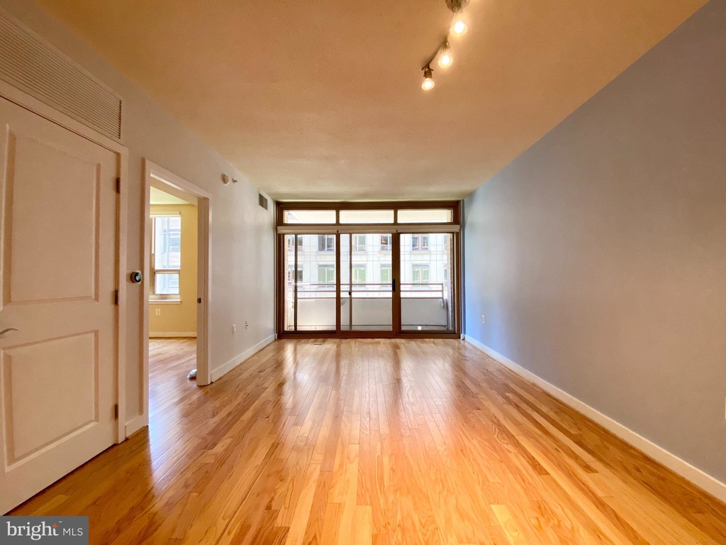 888 N Quincy Street - Photo 3