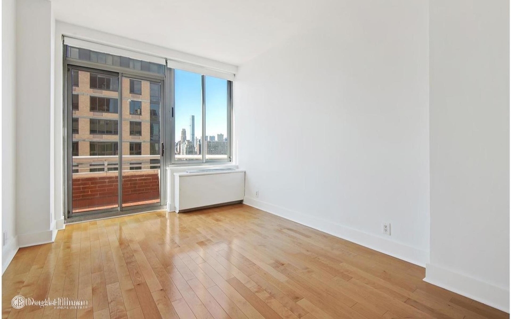 401 East 84th St - Photo 2