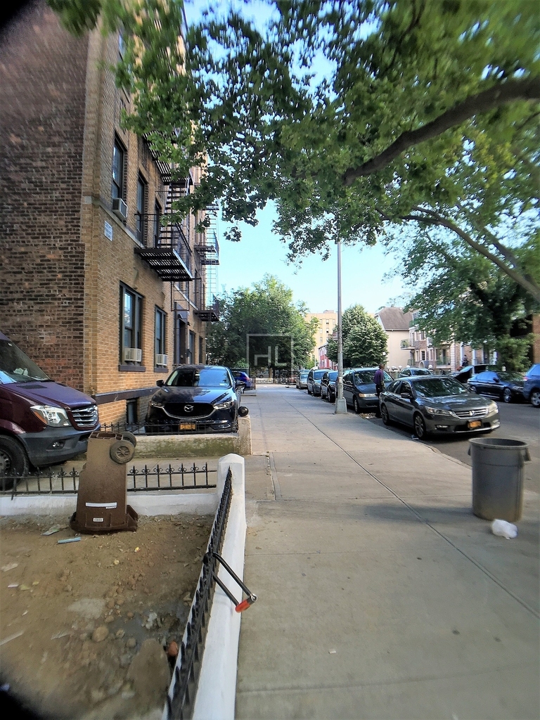 East 5 Street - Photo 12