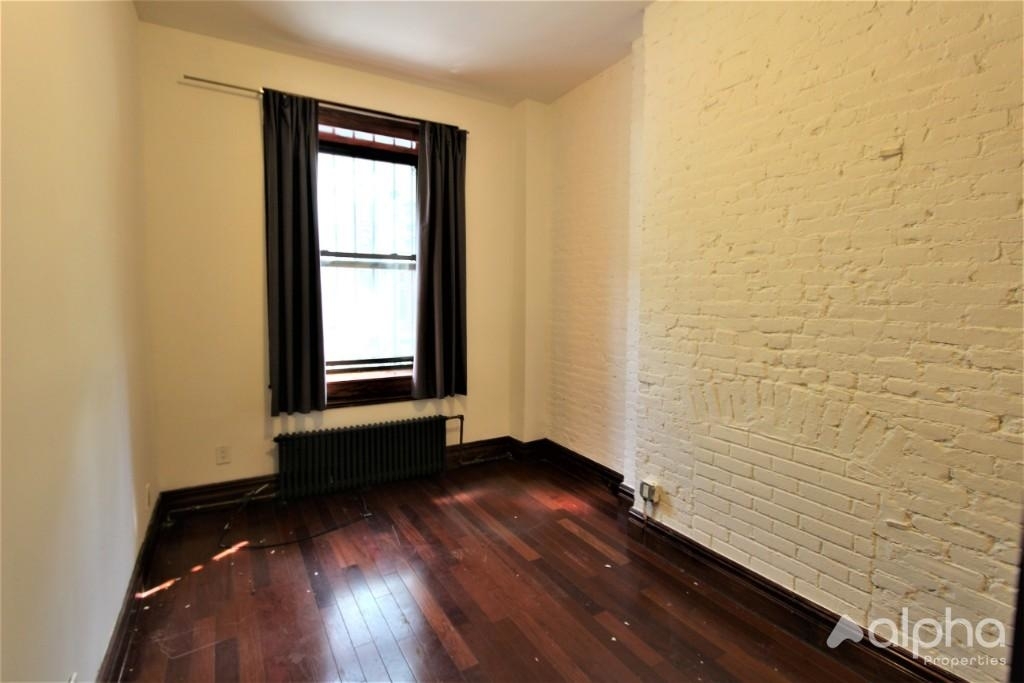 633 East 6th Street - Photo 1