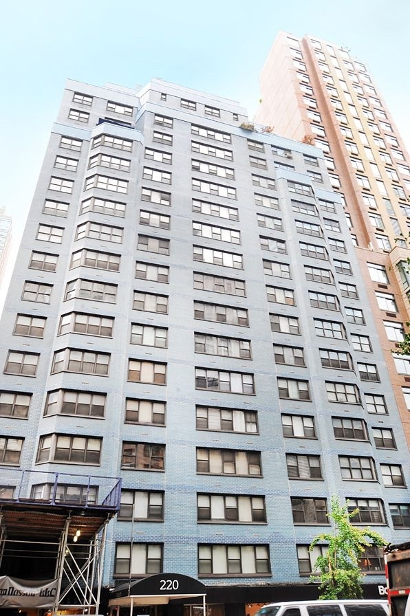 220 East 57th Street - Photo 10