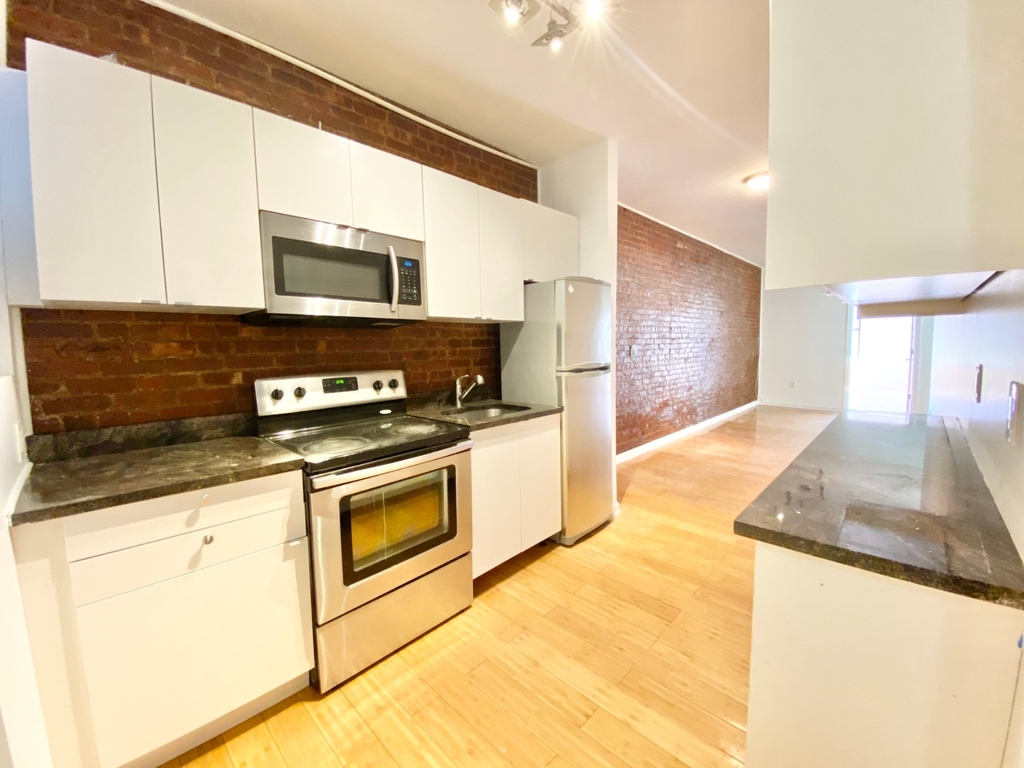 2321 First Avenue - Photo 3