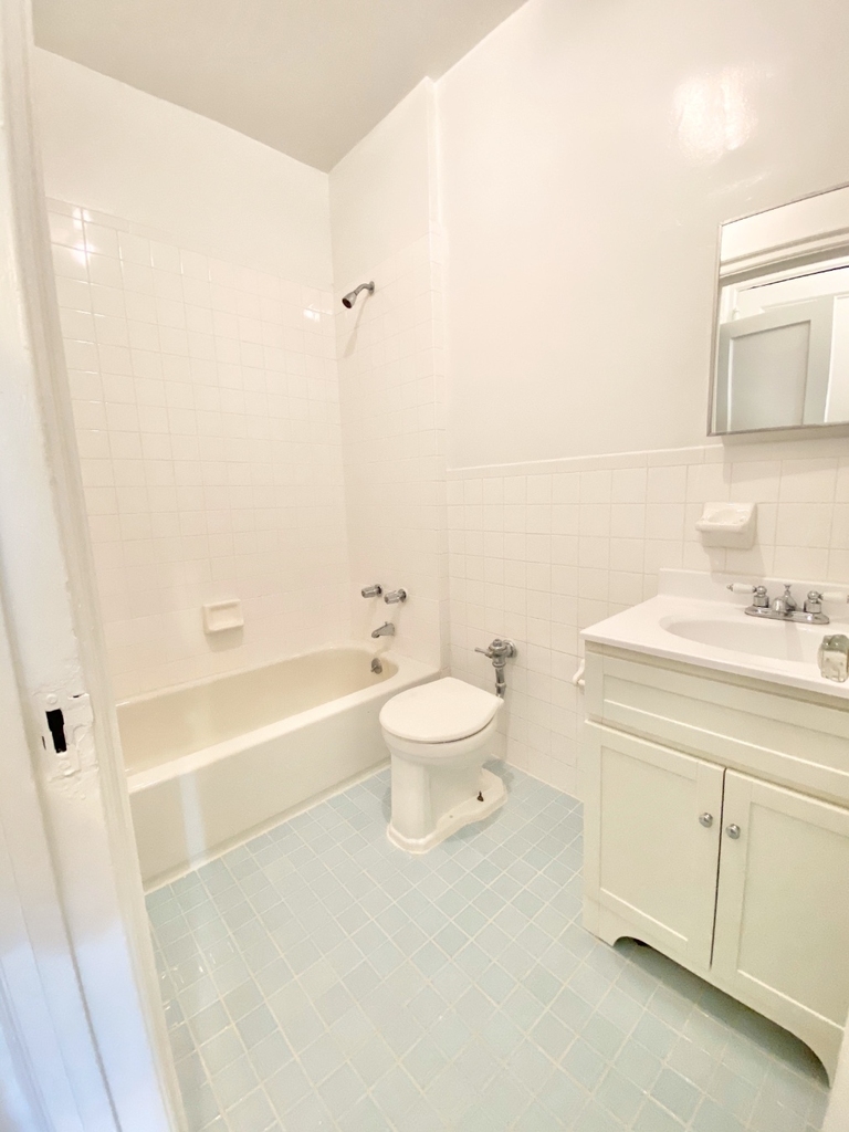 1418 Third Avenue - Photo 7