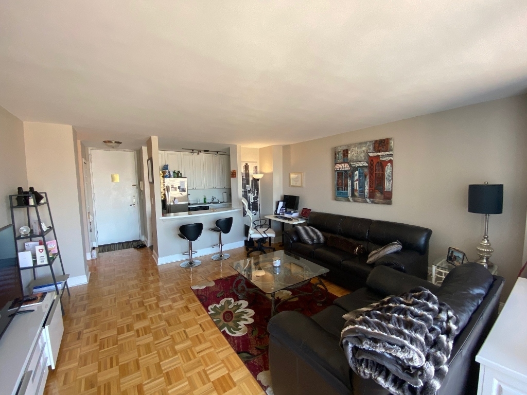 330 East 39th Street - Photo 3