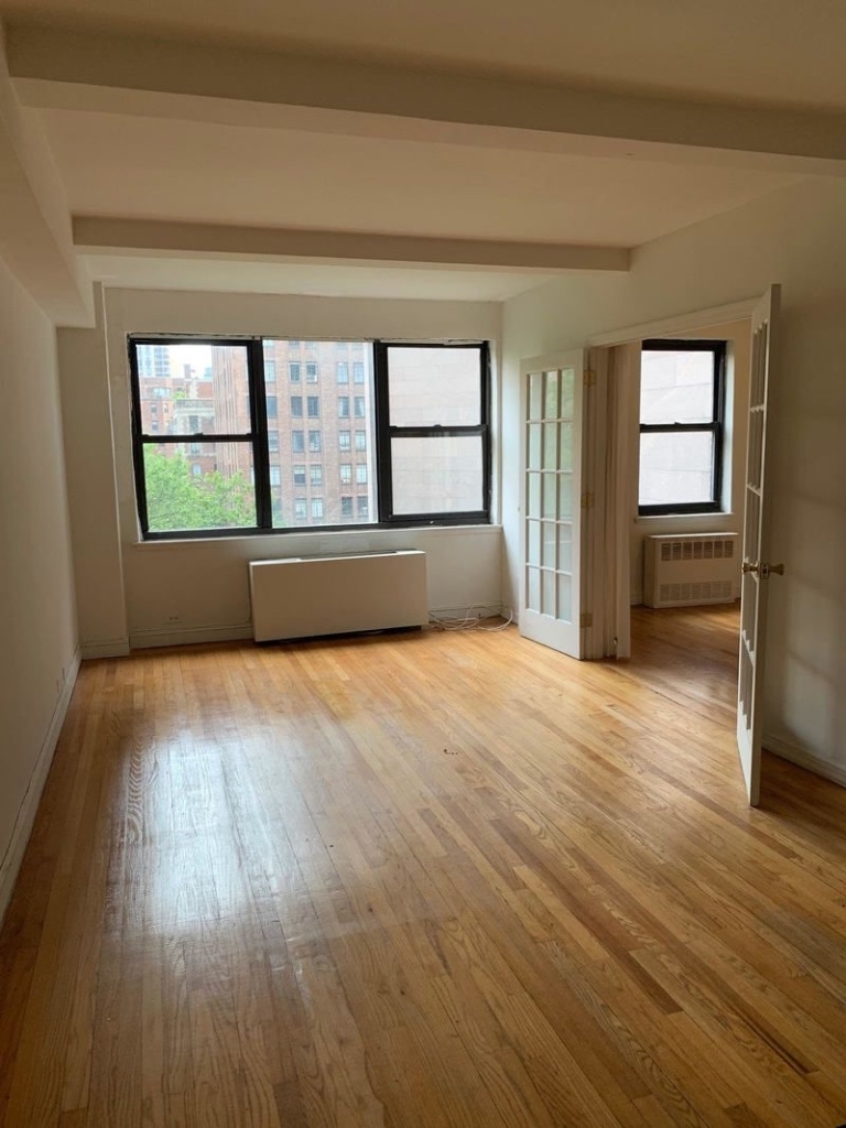 330 East 43rd Street - Photo 3