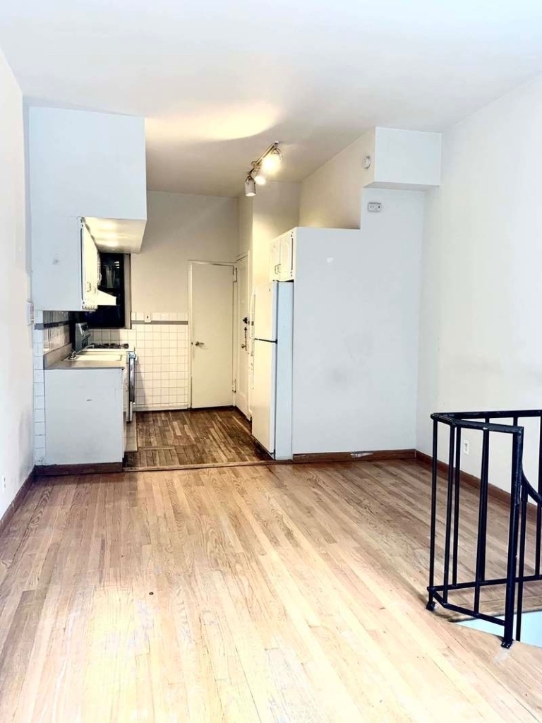 424 West 57th Street - Photo 6