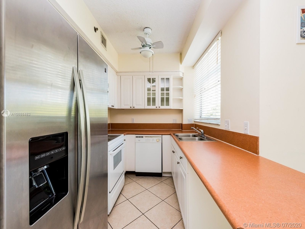 1824 Brickell Ave - Photo 9