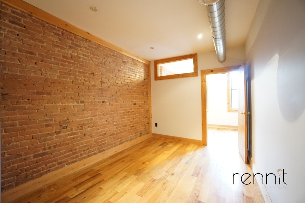 645 Willoughby Ave - Photo 2