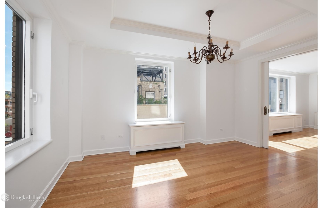 1049 Fifth Avenue - Photo 2