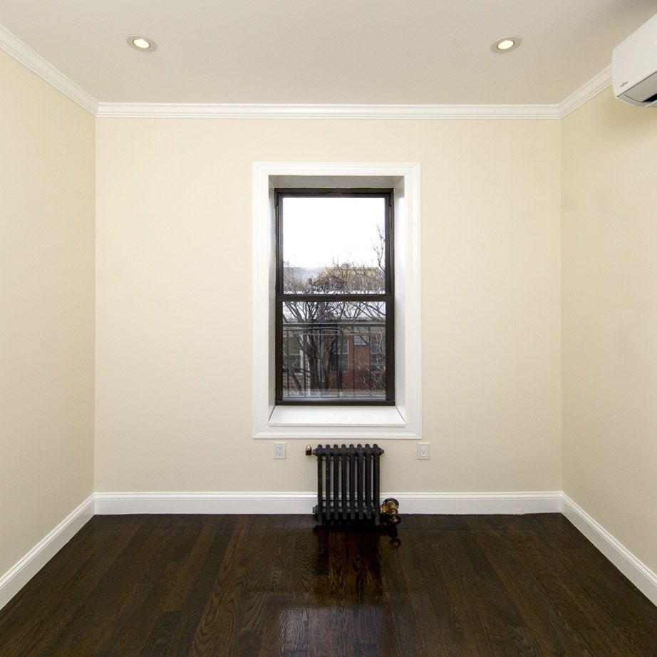 1031 Lorimer Street - Photo 3