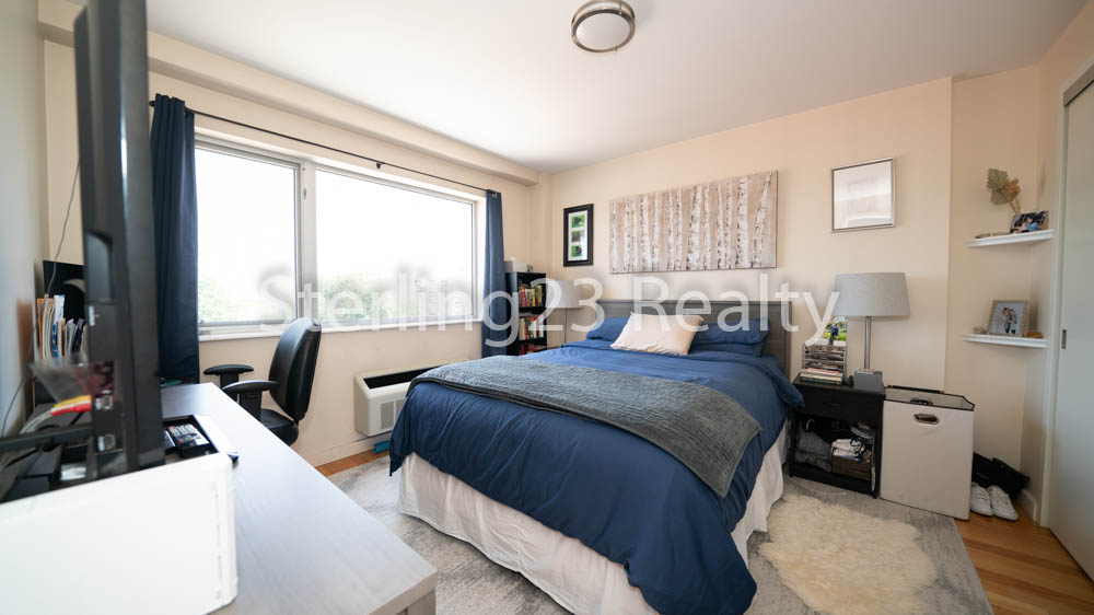 23-15 Astoria Boulevard - Photo 4