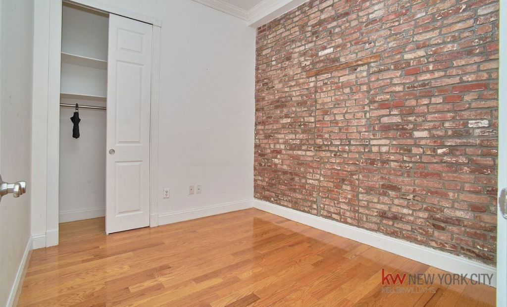 333 East 9th Street - Photo 5