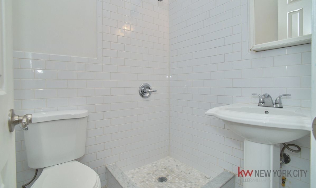 333 East 9th Street - Photo 6