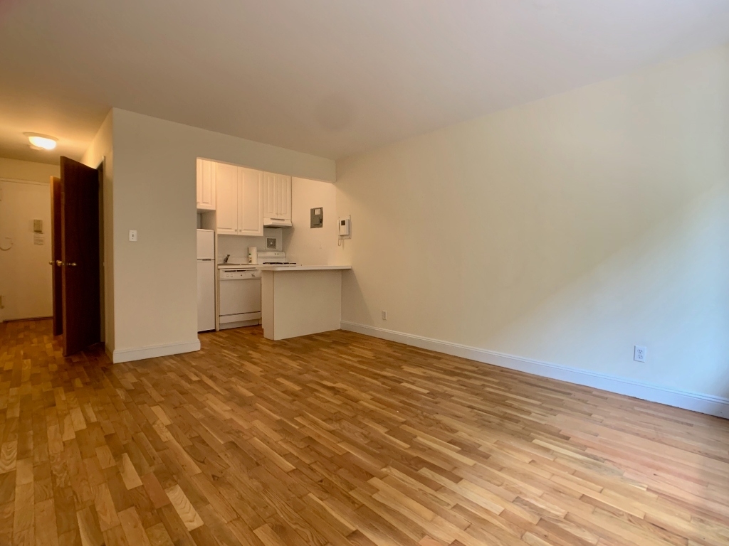 1661 York Avenue - Photo 5