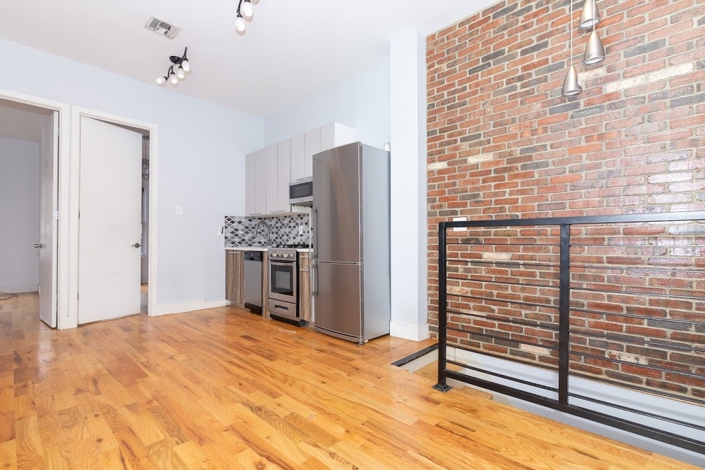 528 Grand St #1 - Photo 9