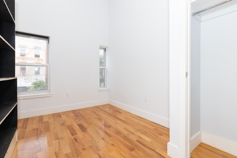 528 Grand St #1 - Photo 3