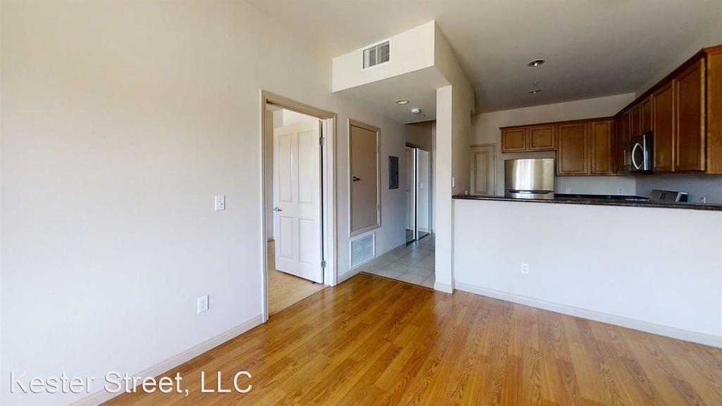 6215 Kester Ave - Photo 6