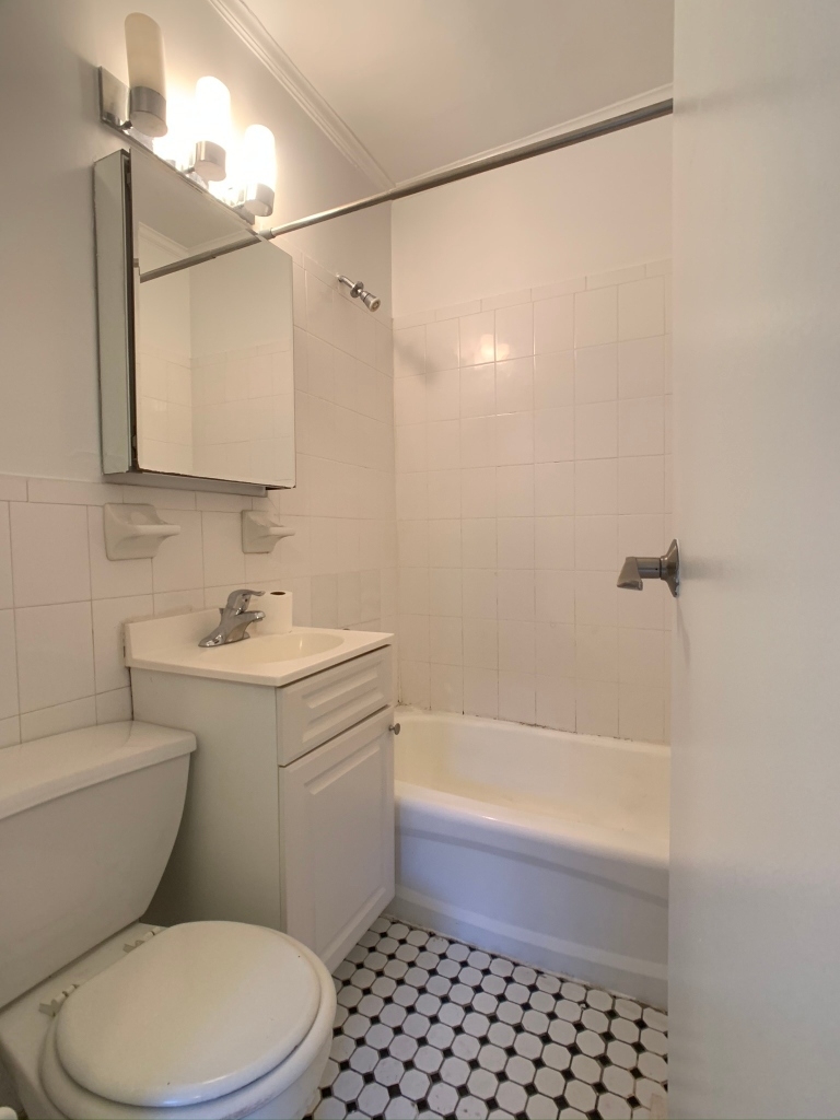 421 W 38th St - Photo 9