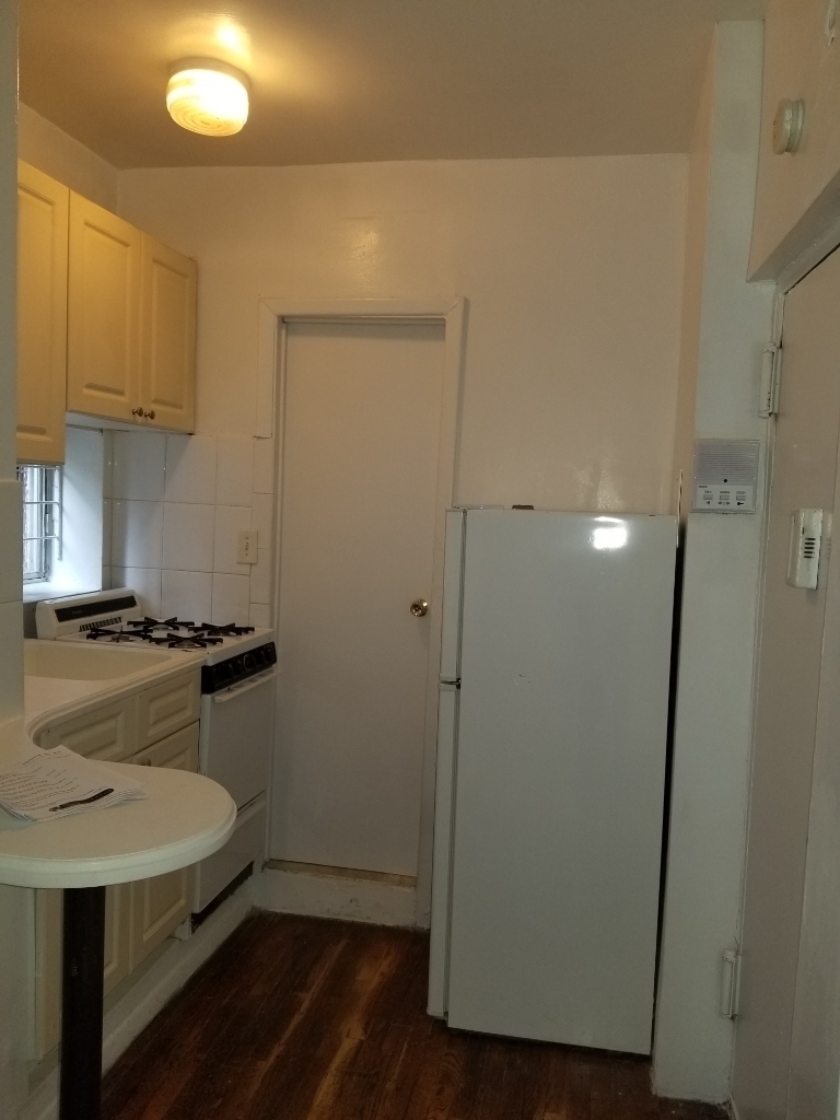 437 East 12th Street - Photo 2