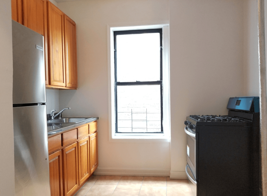 248 Wadsworth Avenue - Photo 2