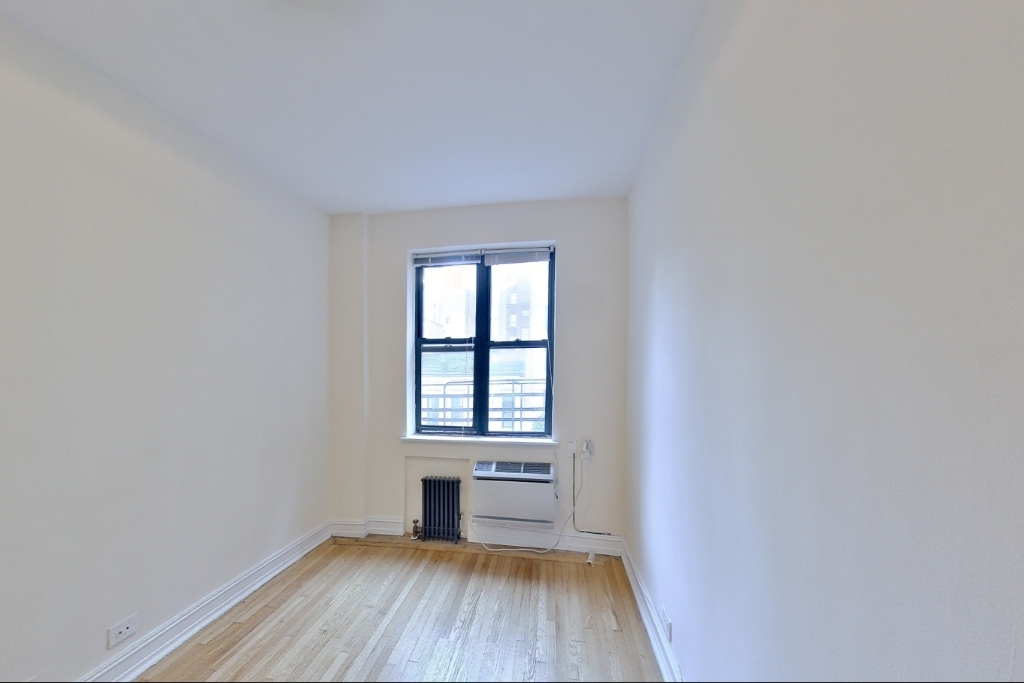 235 East 46th Street - Photo 3