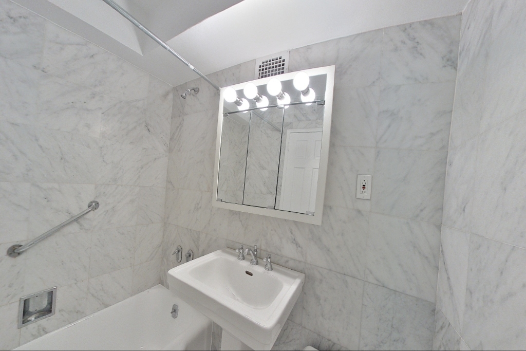 420 East 79th Street - Photo 4