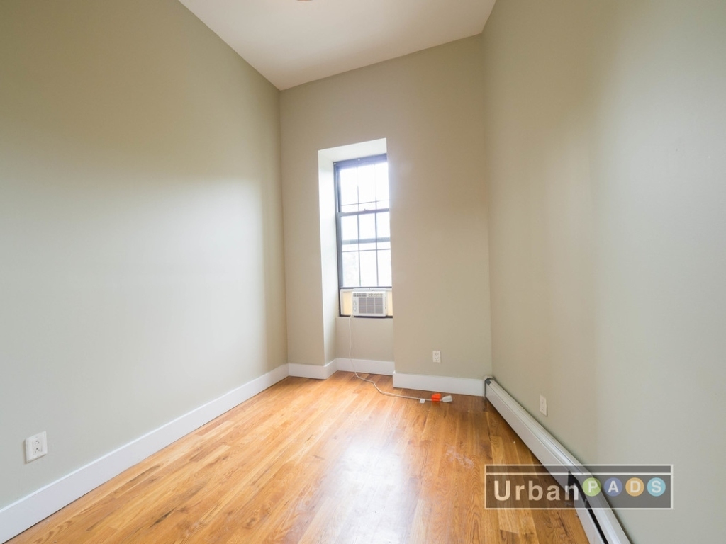 979 Greene Avenue - Photo 9