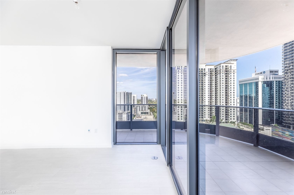 1000 Brickell Plz Unit 2211 - Photo 3