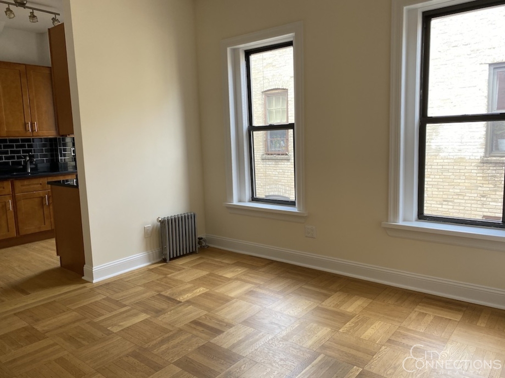 125 Washington Pl - Photo 2