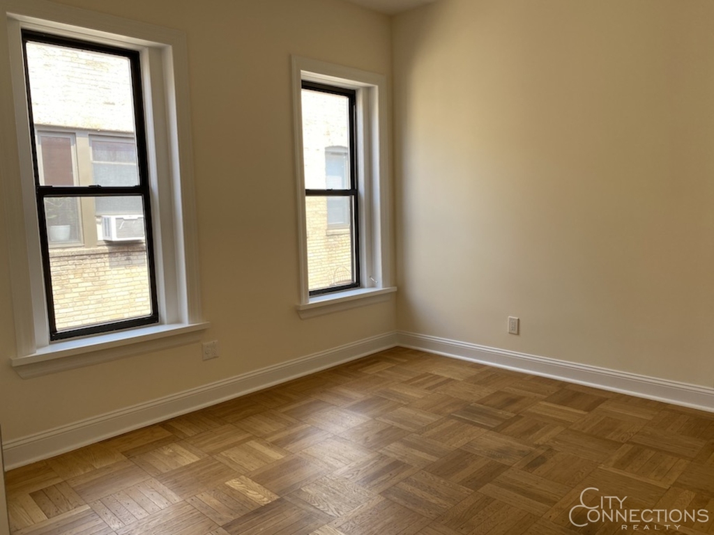 125 Washington Pl - Photo 1