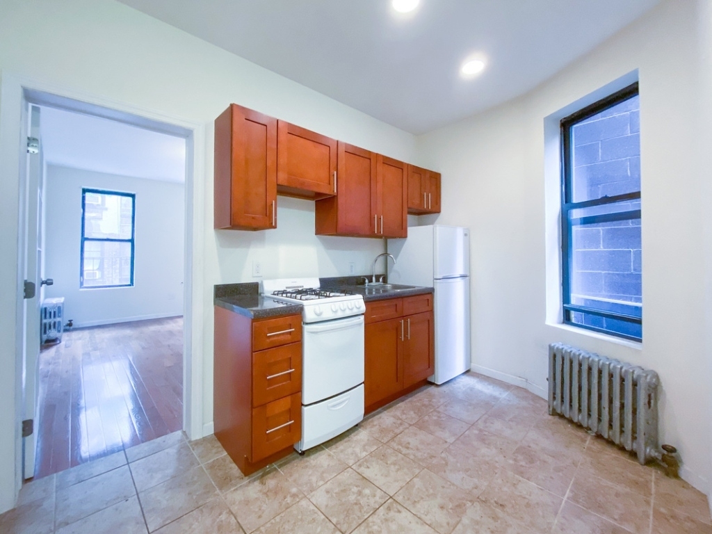 226 East 6th Street - Photo 2