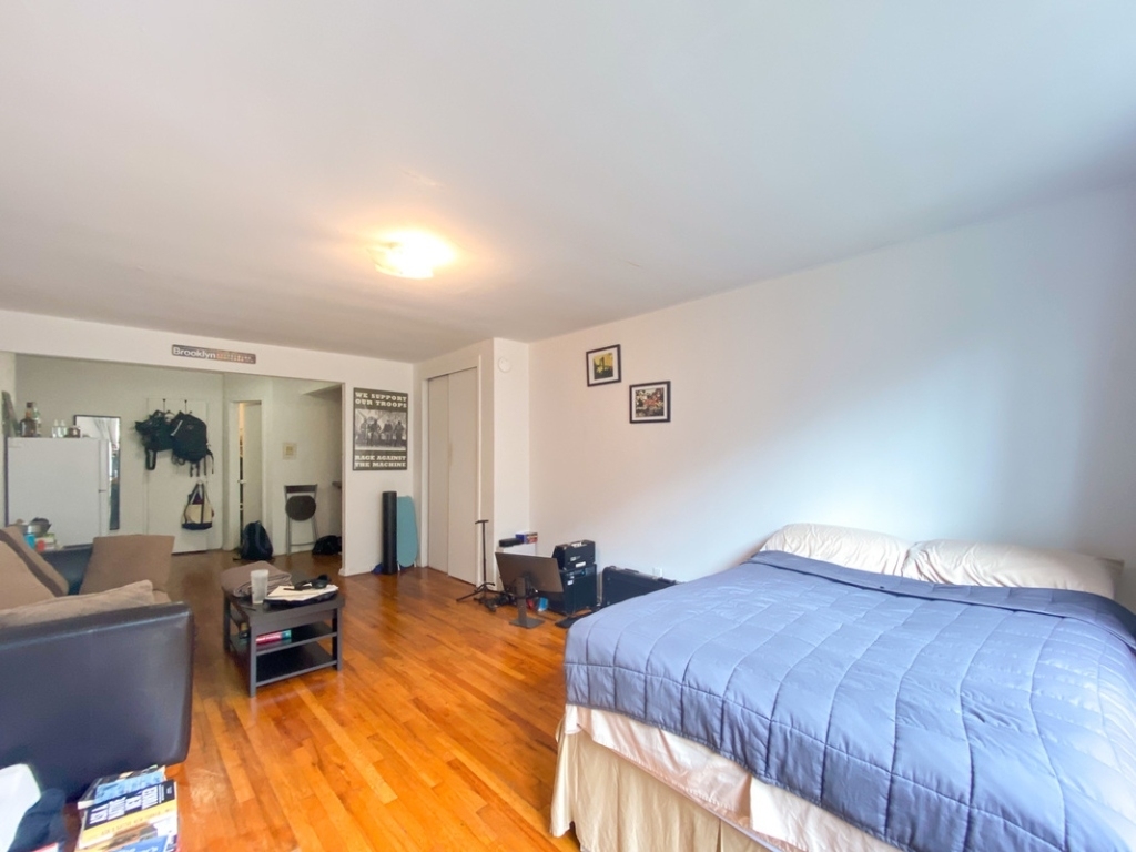 515 East 6th Street - Photo 1