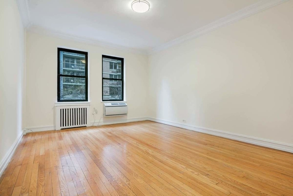 235 East 46th Street - Photo 3