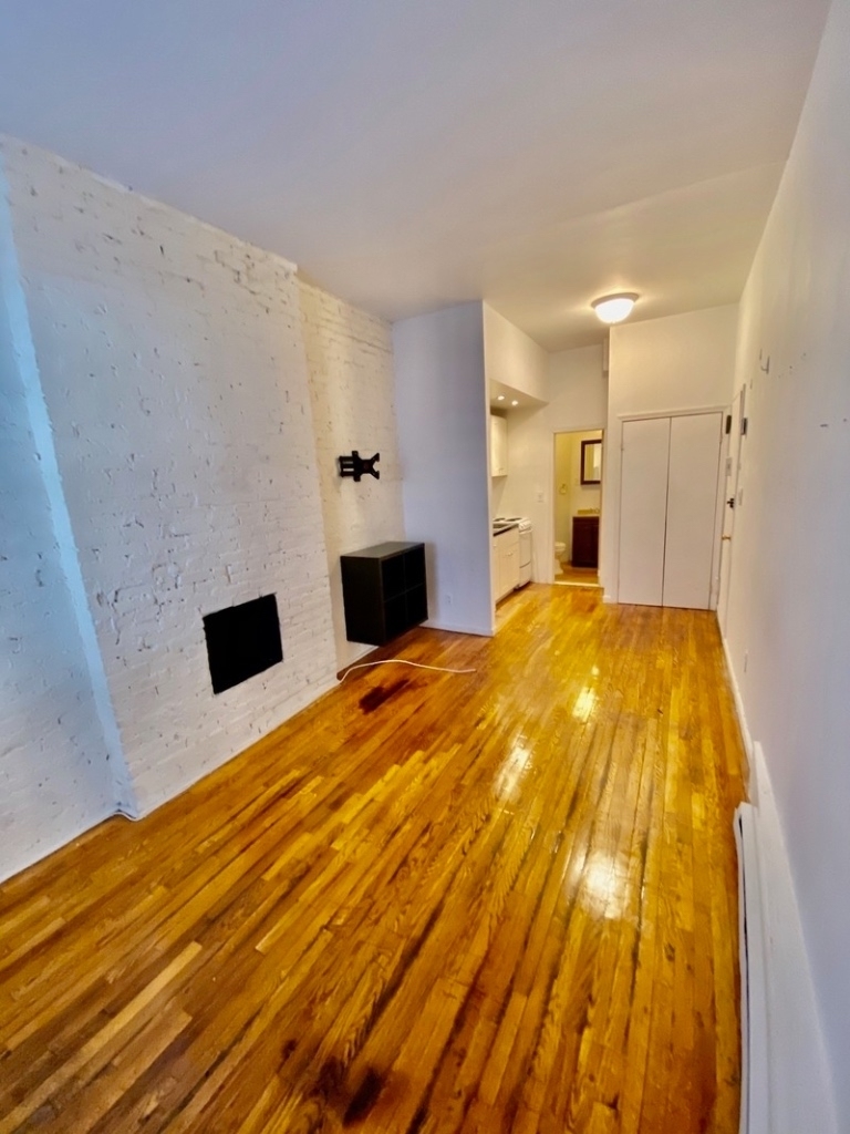 520 East 88th Street - Photo 1