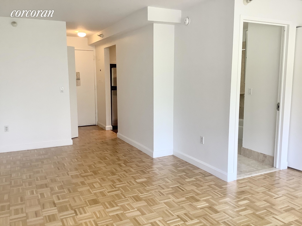 360 West 43rd Street - Photo 4