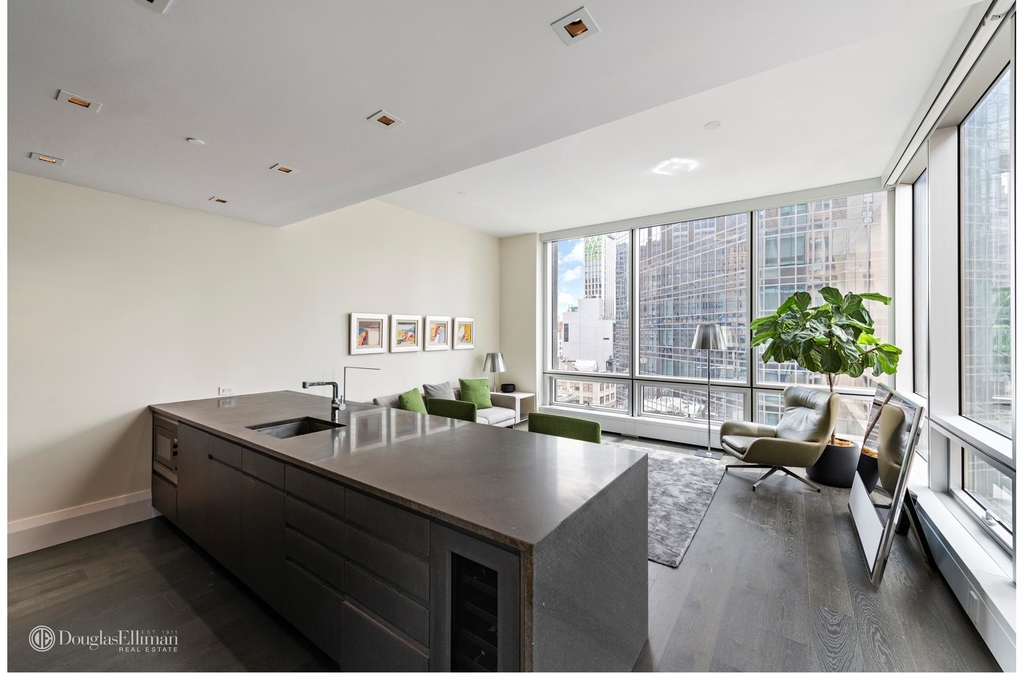 172 Madison Avenue - Photo 2