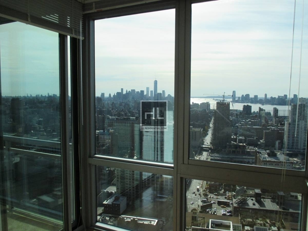 505 West 37 Street - Photo 8