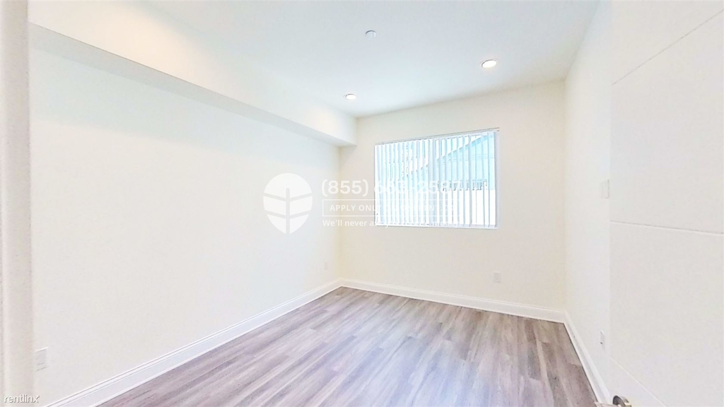 14934 Burbank Blvd Unit 101 - Photo 3