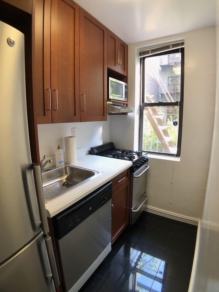 426 East 81st Street - Photo 4